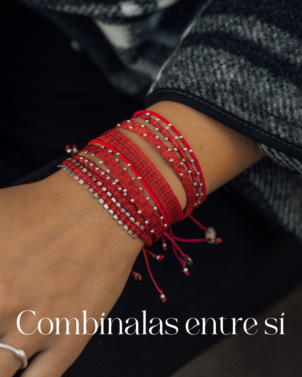 Pulsera Roja con Mostacillas Bañadas en Oro