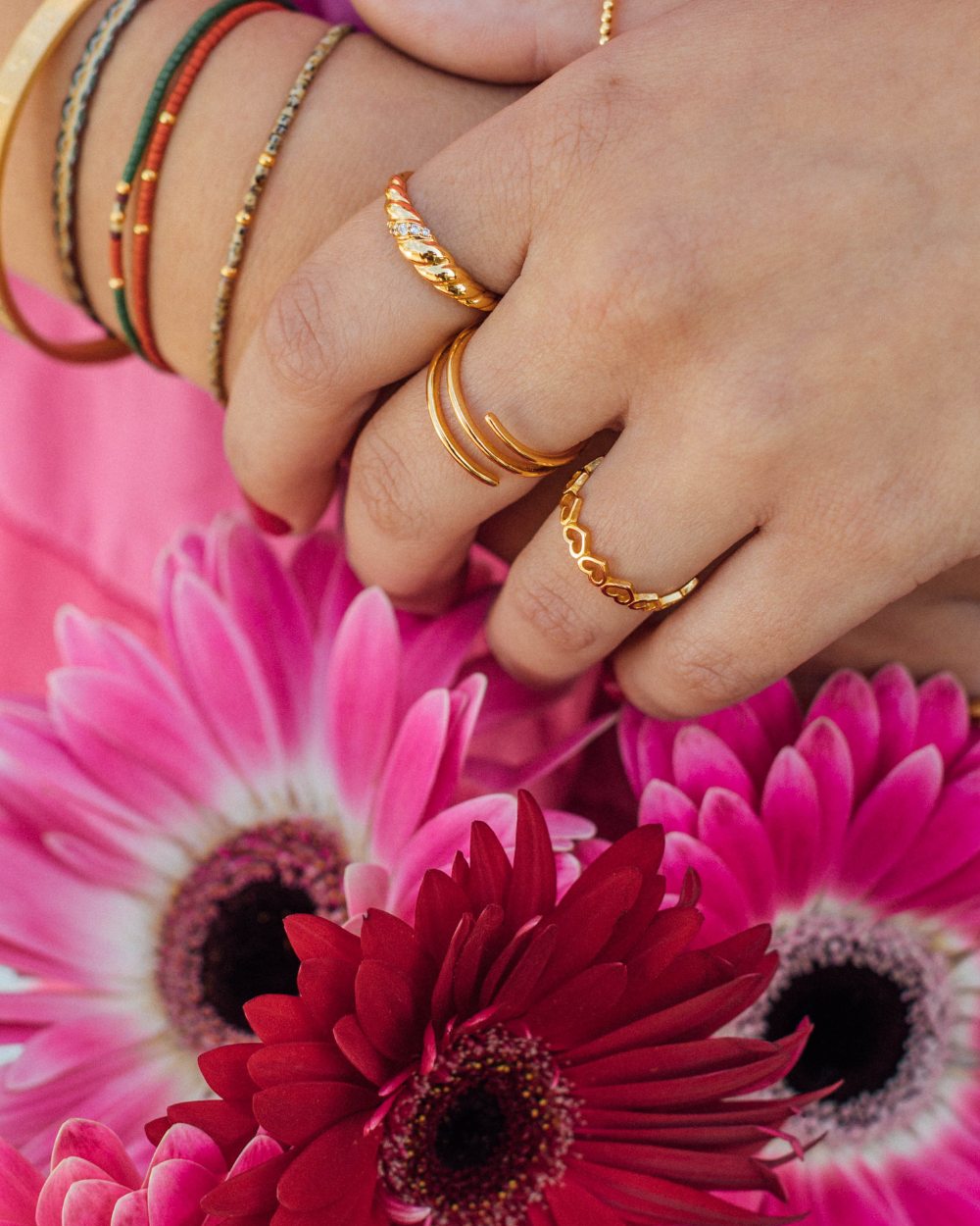 Anillo Torcido con Circones Bañado en Oro - Zazü