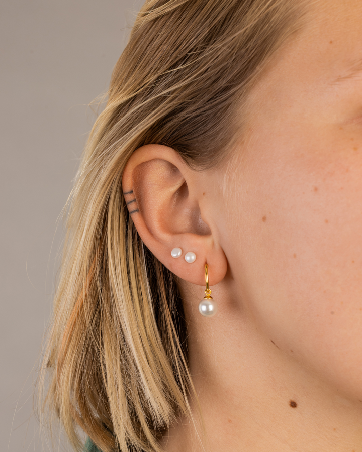 Argollas Bañadas en Oro con Perla