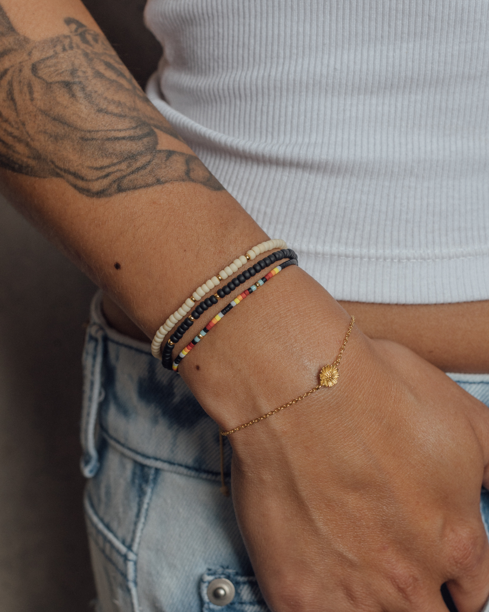 Pulsera Chenoa con Mostacillas de Plata Bañadas en Oro