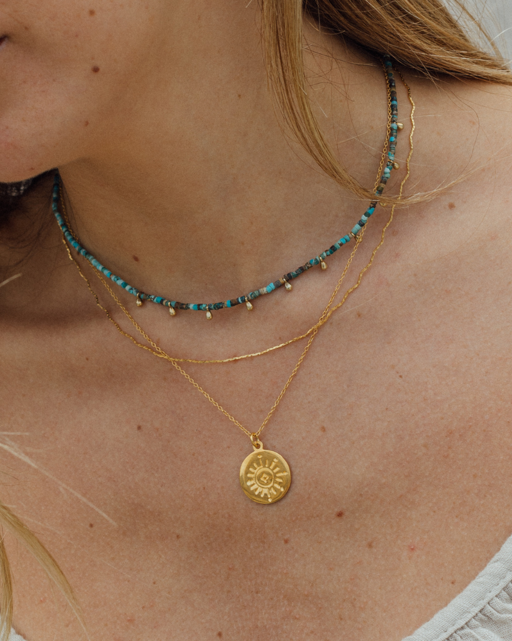 Collar Placa Luna Redondo Bañado en Oro - Zazü