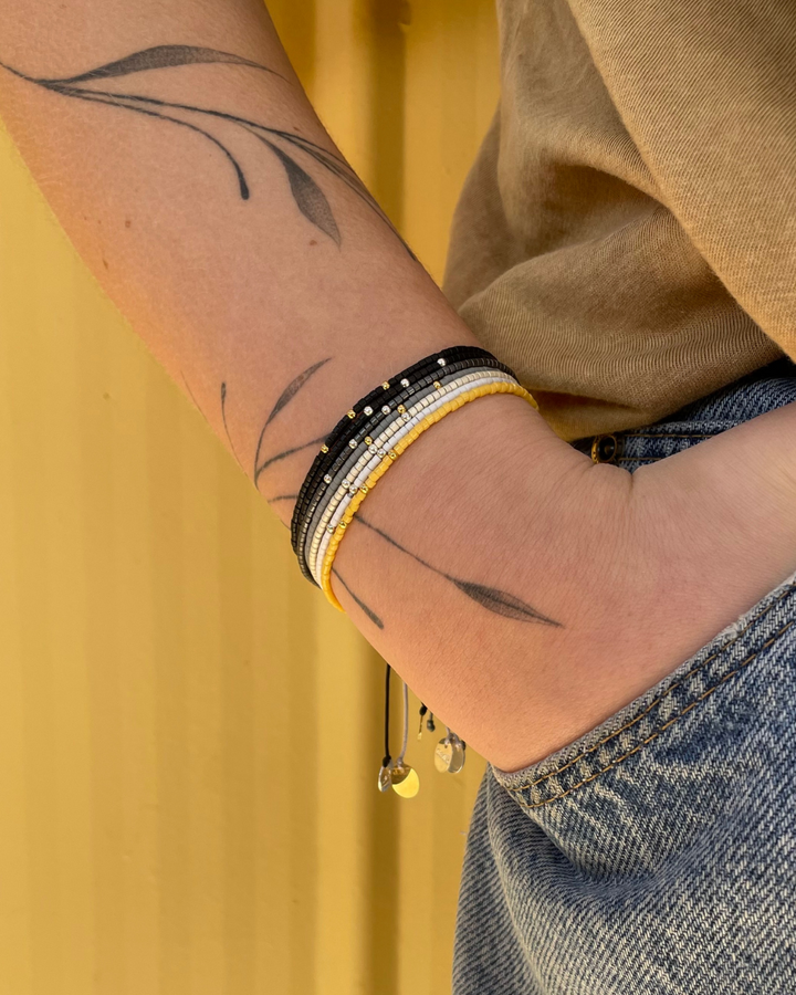 Pulsera Amarilla con Mostacillas Bañadas en Oro