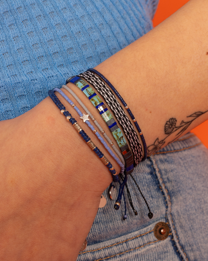 Pulsera Azul Acero con Mostacillas de Plata