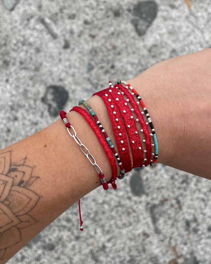 Pulsera Crema, Negro y Turquesa con Mostacillas de Plata