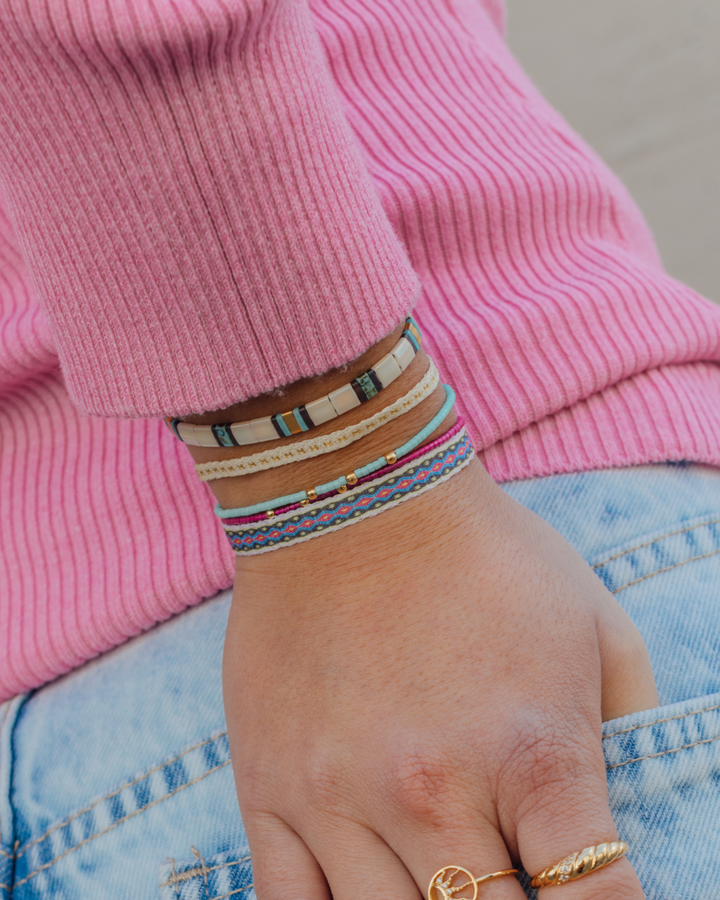 Pulsera Celeste con Mostacillas Bañadas en Oro