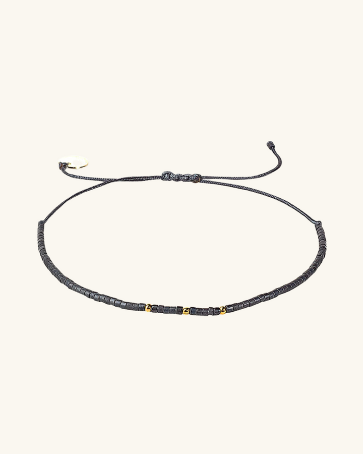 Pulsera Gris Oscuro con mostacillas bañadas en oro