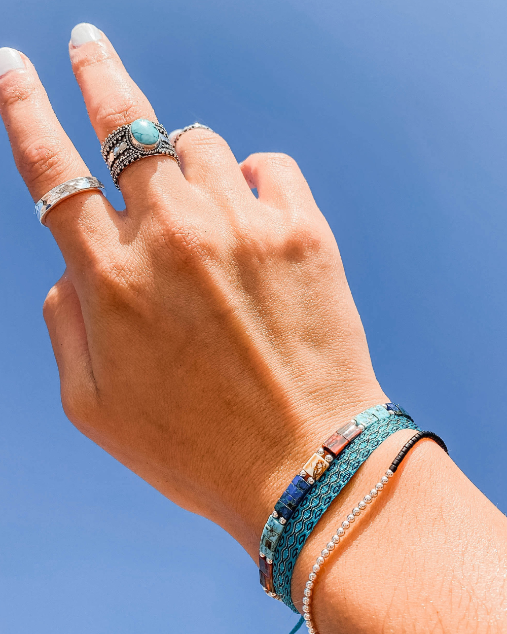 Pulsera Iki Negra con Mostacillas de Plata