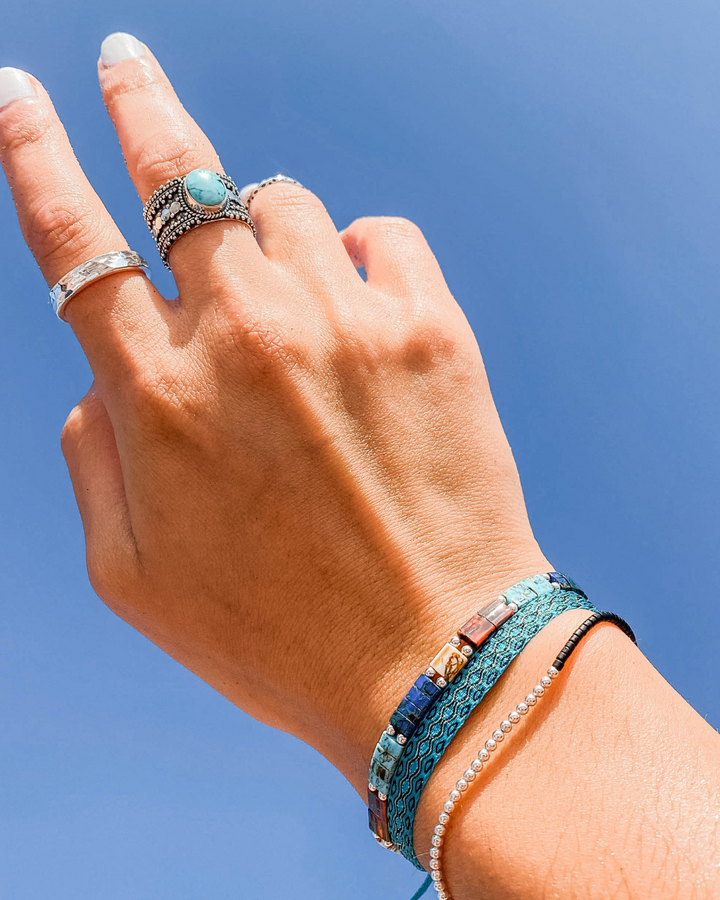Pulsera Iki Negra con Mostacillas de Plata