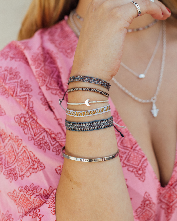 Pulsera Marfil con Luna y Mostacillas de Plata