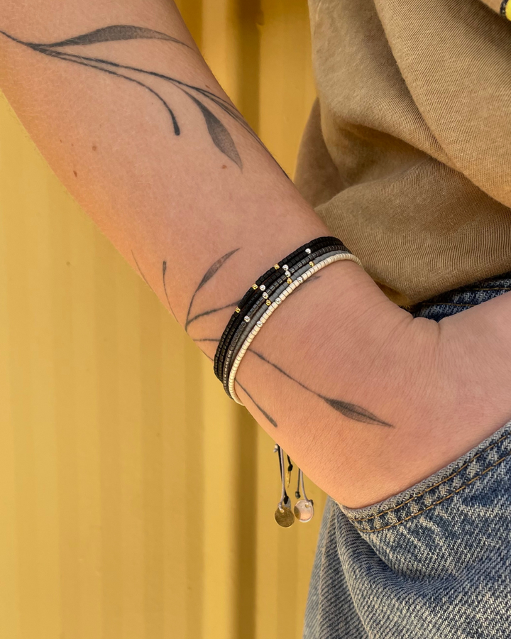 Pulsera Marfil con mostacillas bañadas en oro