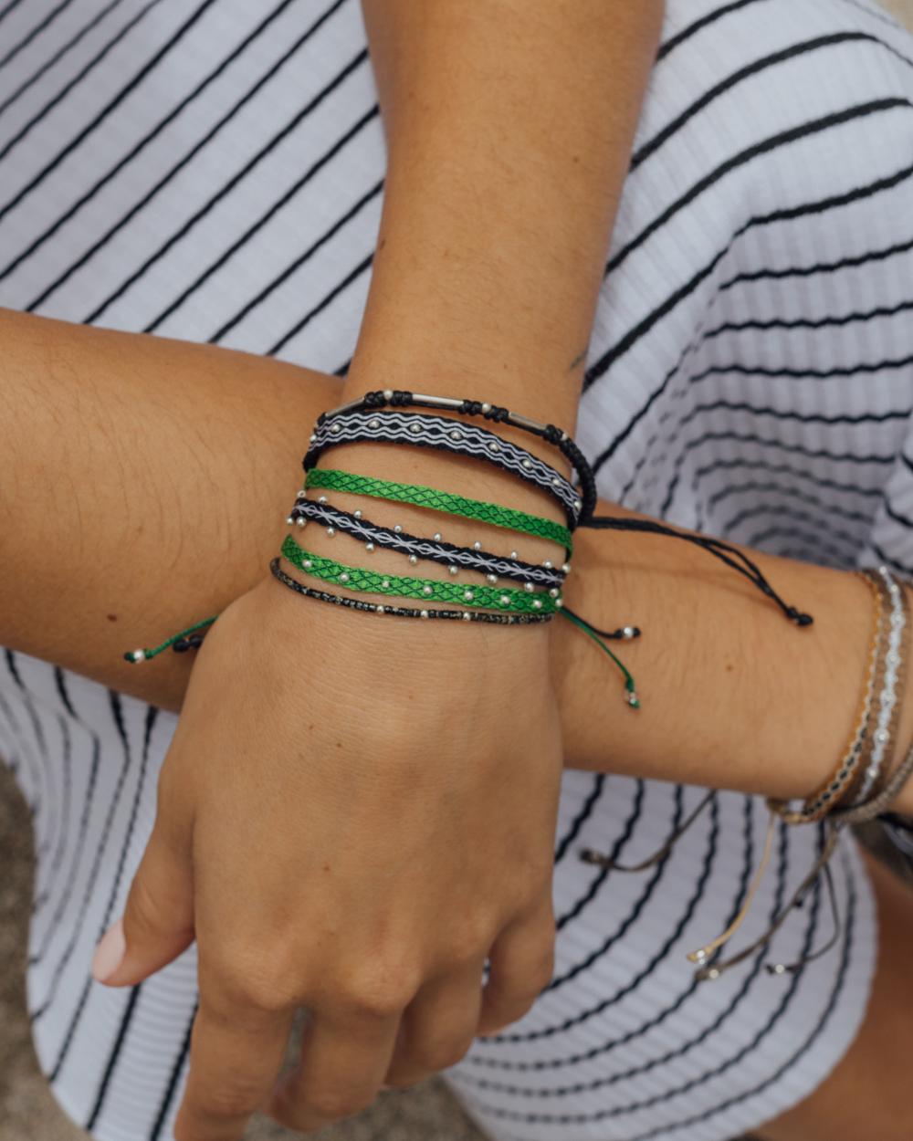Pulsera Negra Picasso con Mostacillas de Plata