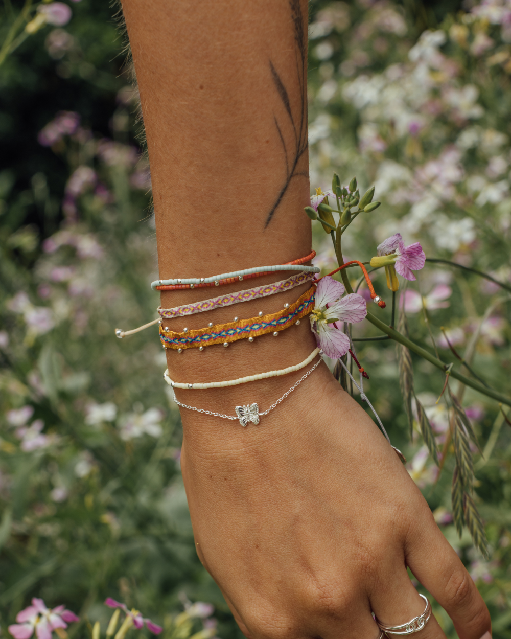 Pulsera Blanca con Mostacillas de Plata