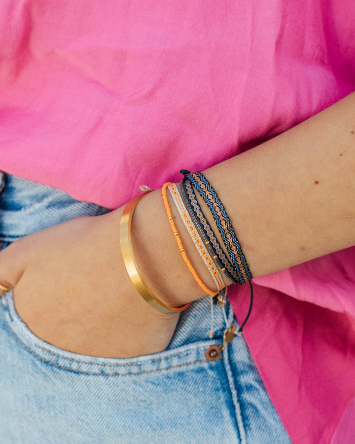 Pulsera Gris Oscuro con mostacillas bañadas en oro
