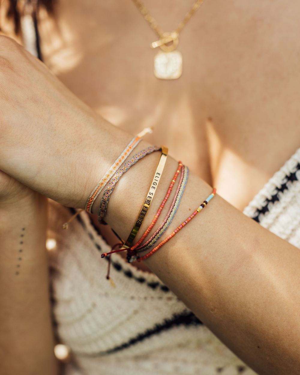 Pulsera Umi Terracota con Mostacillas Bañadas en Oro
