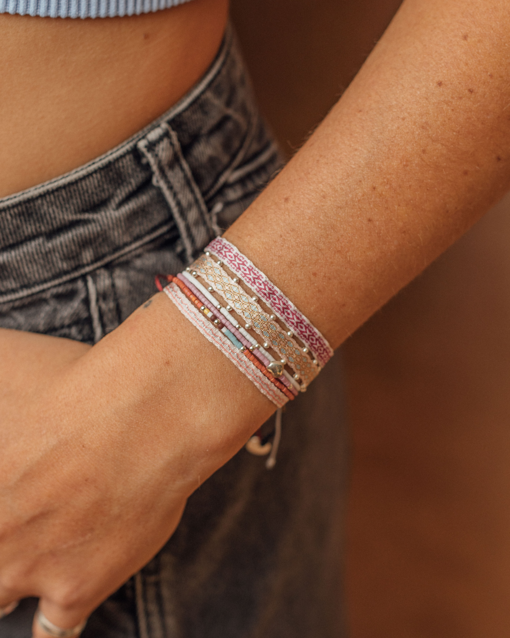 Pulsera Blanca con Mostacillas de Plata