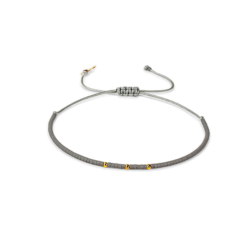 Pulsera Gris Claro con Mostacillas de Plata Bañada en Oro