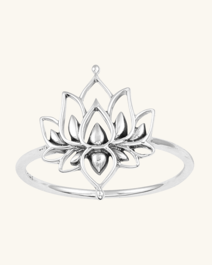 Anillo "Dainty White Lotus"