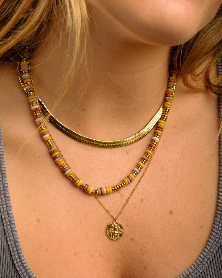 Collar de Acero Bañado en Oro con Piedras Planas