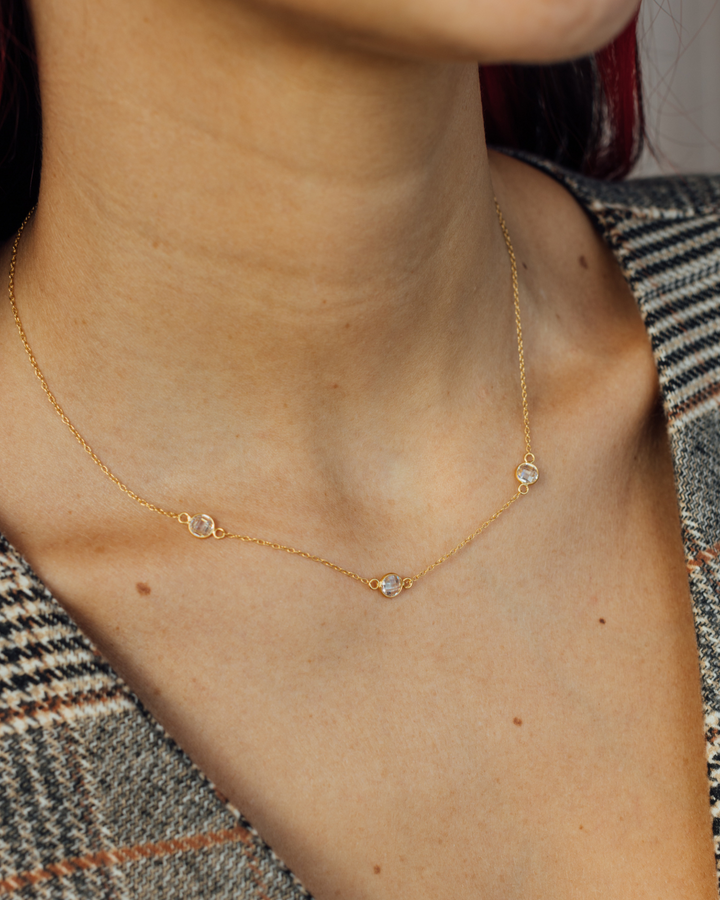 Collar Triple Punto de Luz Bañado en Oro - Zazü