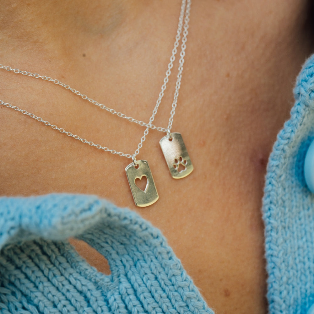 Collar con Placa y Corazón