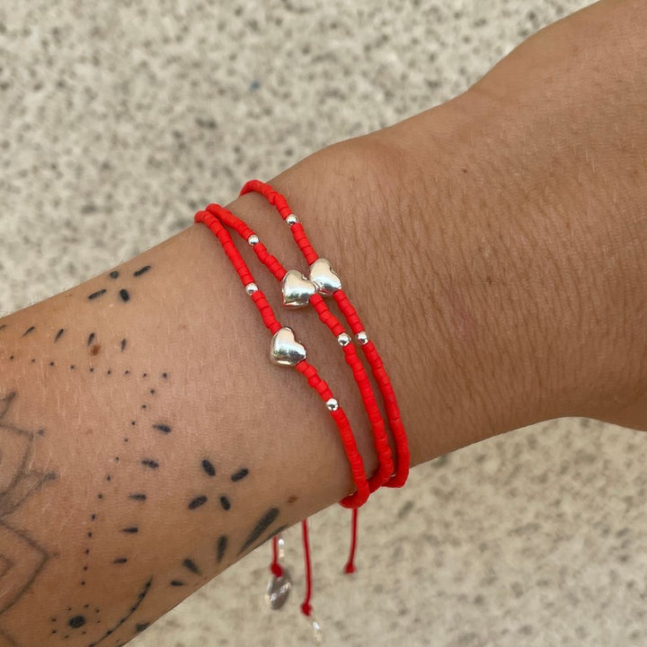 Pulsera Roja Corazón y Mostacillas de Plata