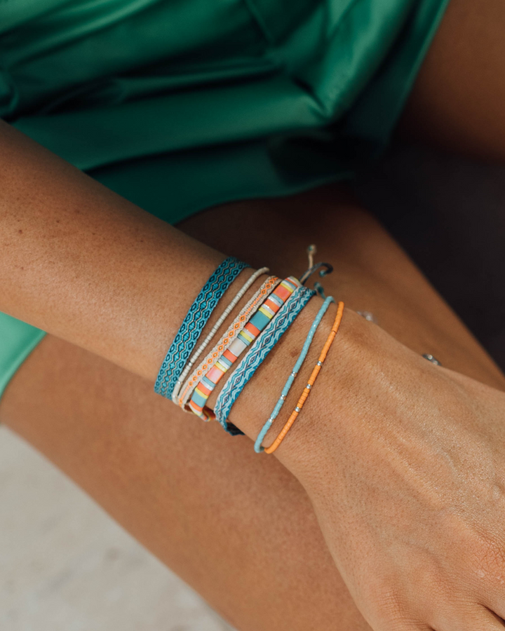 Pulsera Naranja con Mostacillas de Plata