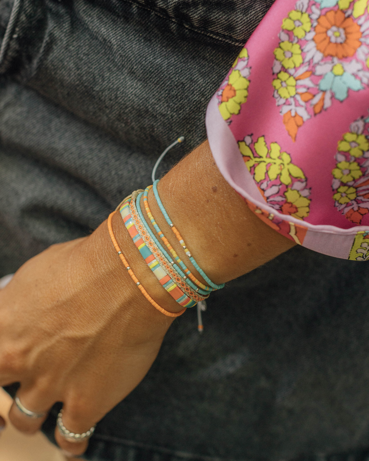 Pulsera Naranja con Mostacillas de Plata