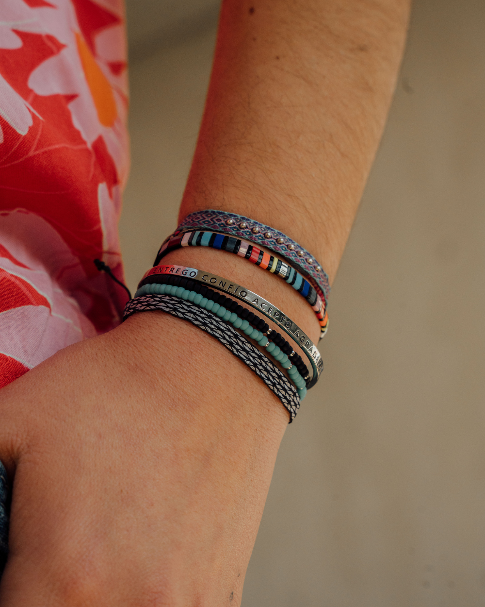 Pulsera Candy Negra con Mostacillas de Plata