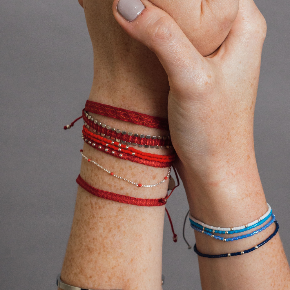 Pulsera Telar Fina Roja con Plata