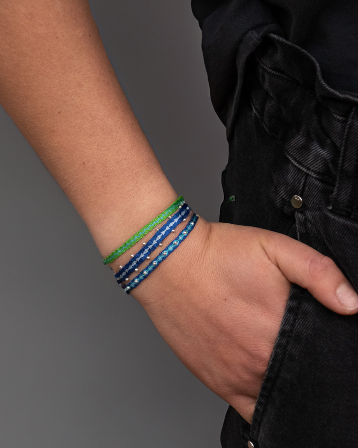 Pack Pulseras Telar Azul con Mostacillas de Plata al lado y Verde