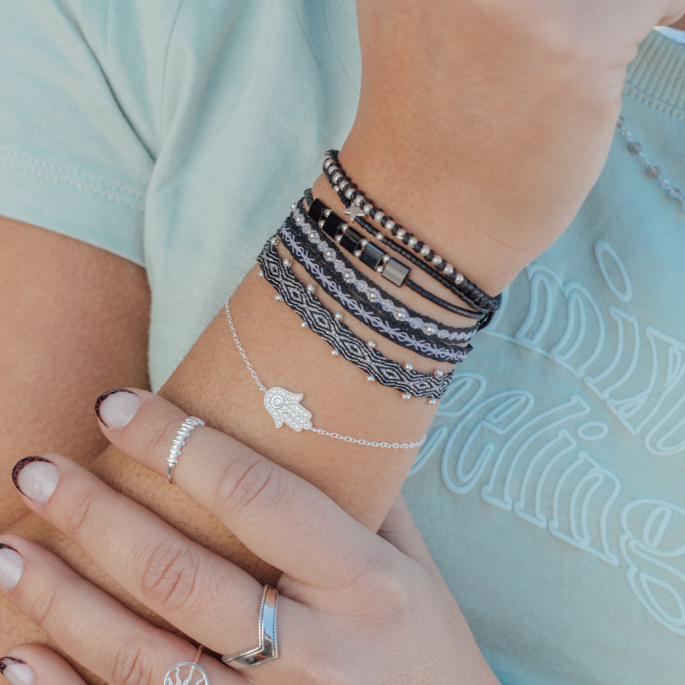 Pulsera Negra con Estrella y Mostacillas de Plata