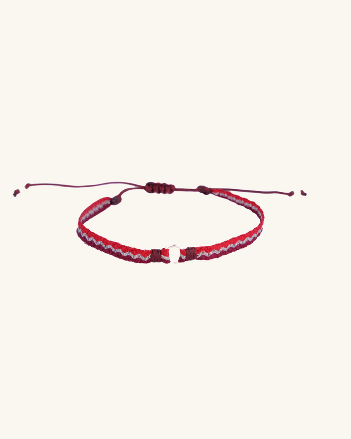 Pulsera Telar Fina Rojo y Burdeo con Círculo de Plata