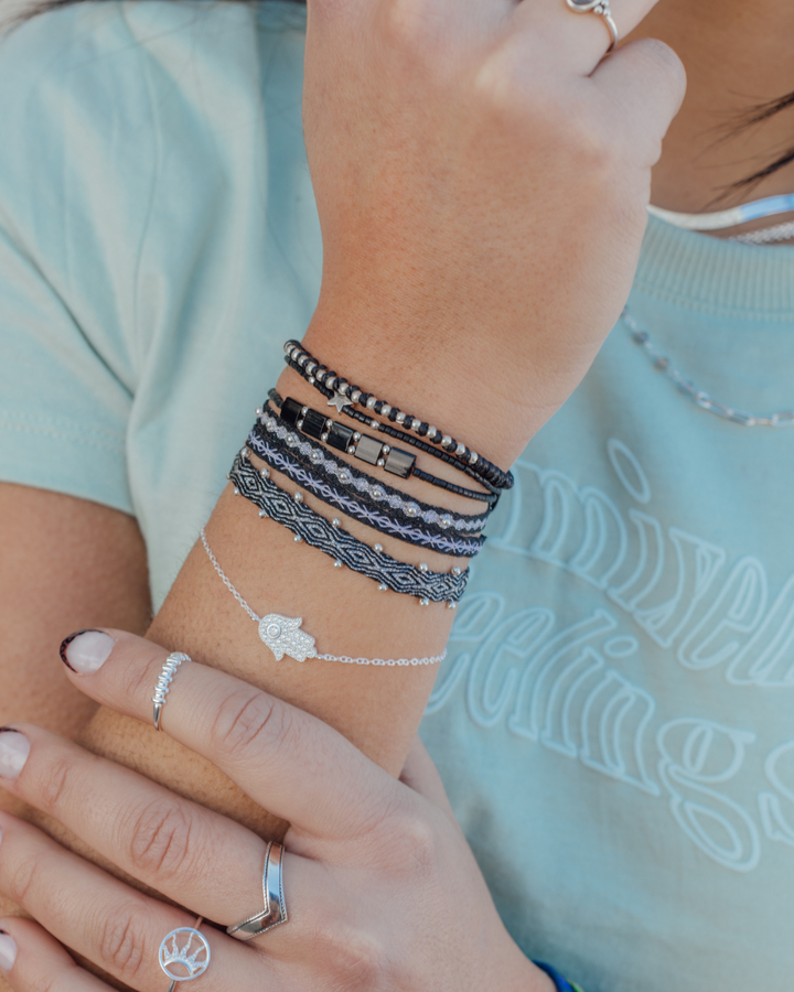 Pulsera Negra con Estrella y Mostacillas de Plata