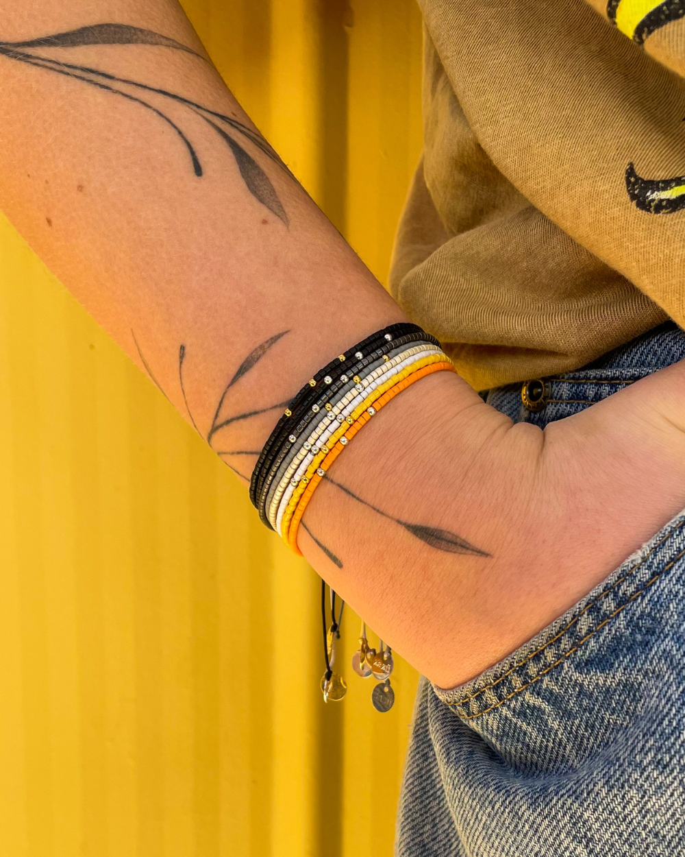 Pulsera Naranja con Mostacillas de Plata