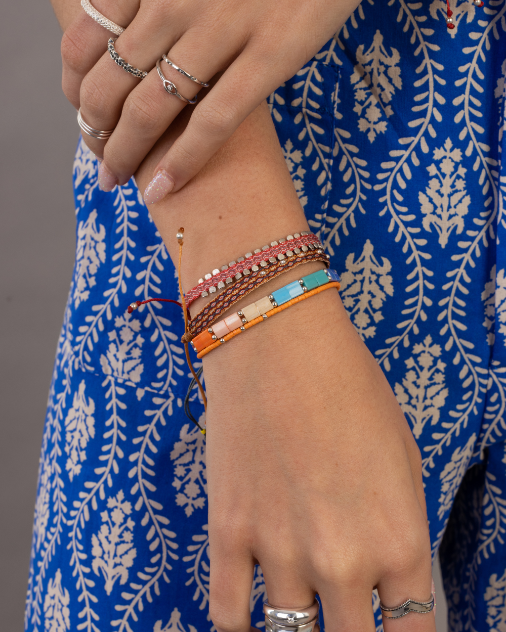 Pulsera Naranja con Mostacillas de Plata