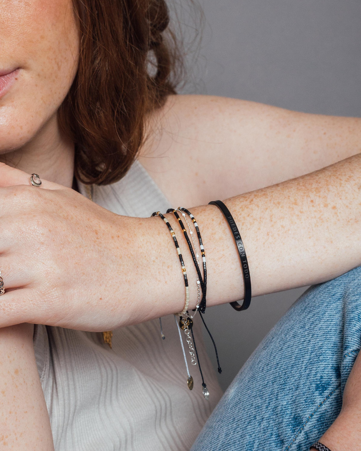 Pulsera Irasema con Mostacillas de Plata Bañadas en Oro