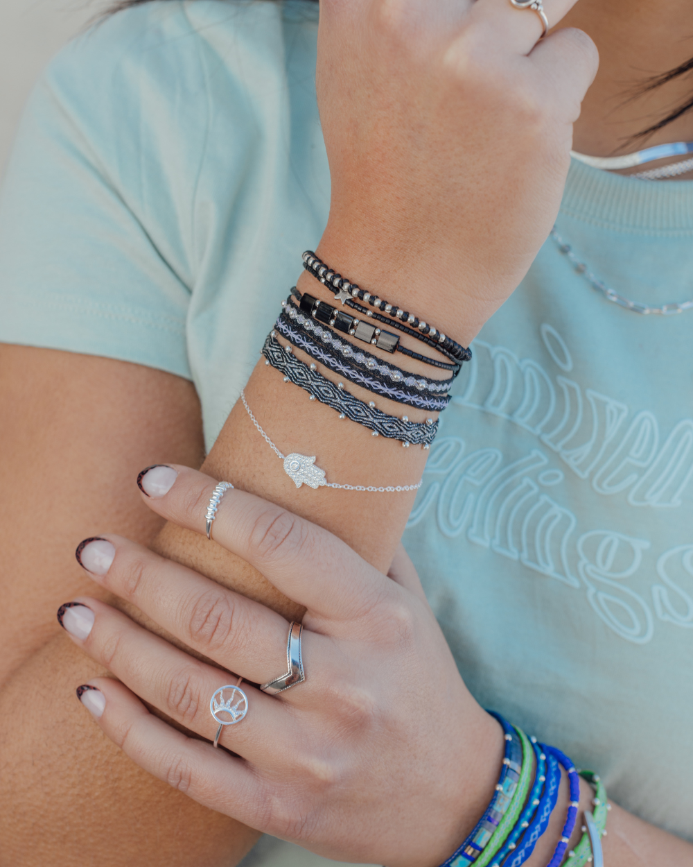 Pulsera Placa Fita Negra con Mostacillas de Plata
