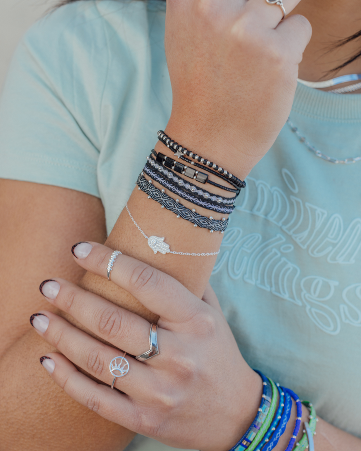 Pulsera Placa Fita Negra con Mostacillas de Plata