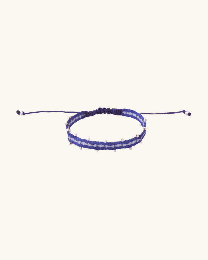 Pulsera Telar Ancha Azul y Gris con Mostacillas de Plata al Lado