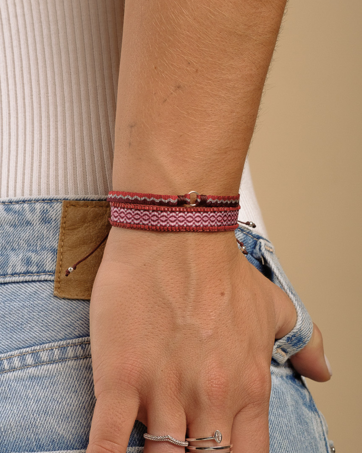 Pulsera Telar Ancha Burdeo y Mostacillas Bordadas