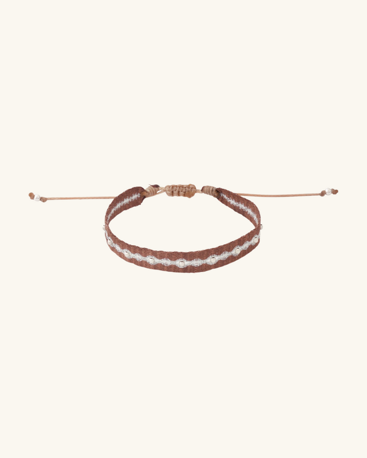 Pulsera Telar Ancha Café y Plateado con Mostacillas de Plata