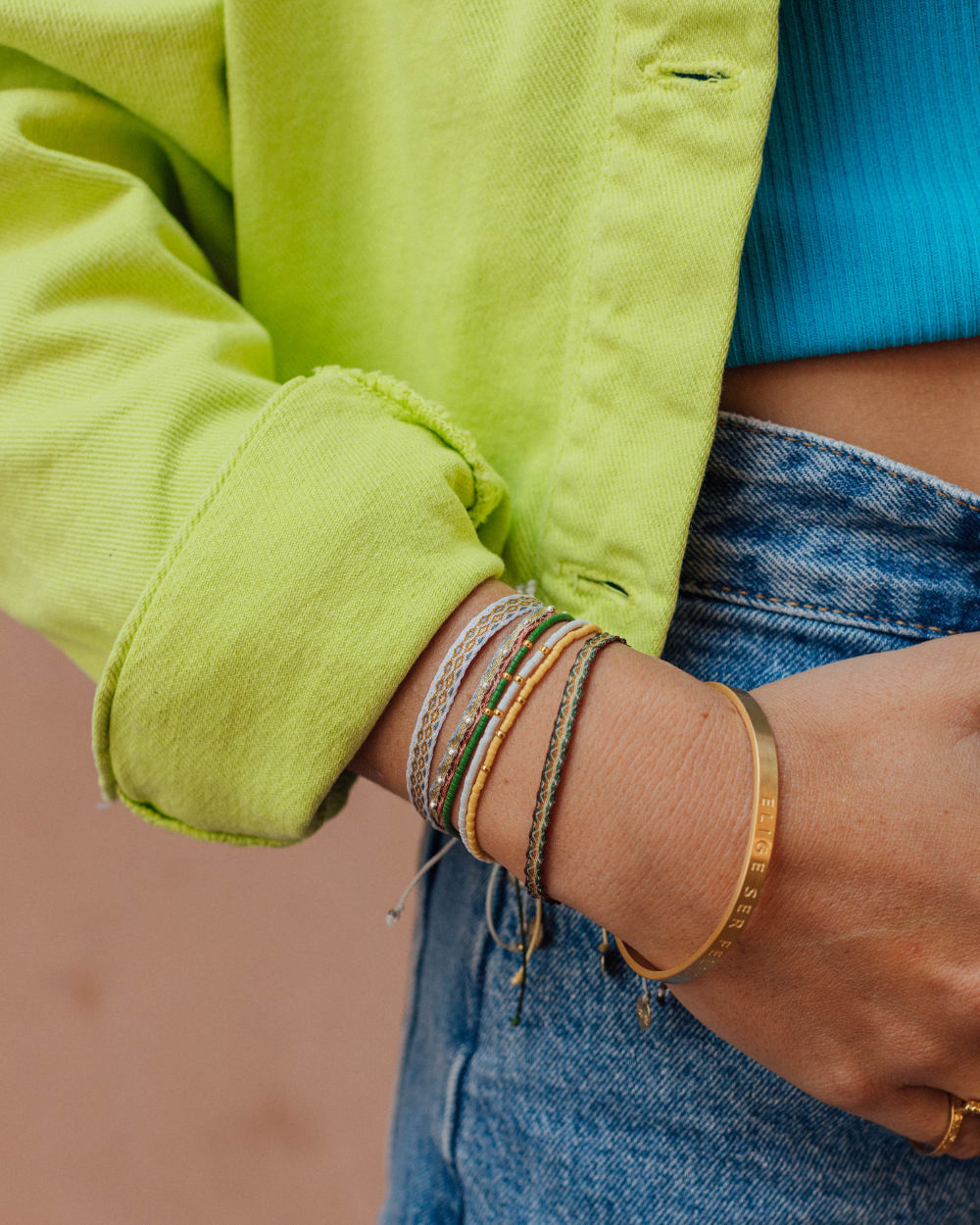 Pulsera Verde Militar con mostacillas bañadas en oro