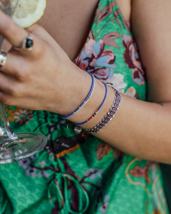 Pulsera Azul Violáceo con Mostacillas de Plata