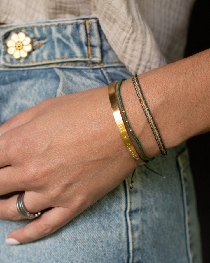 Pulsera Verde Militar con mostacillas bañadas en oro