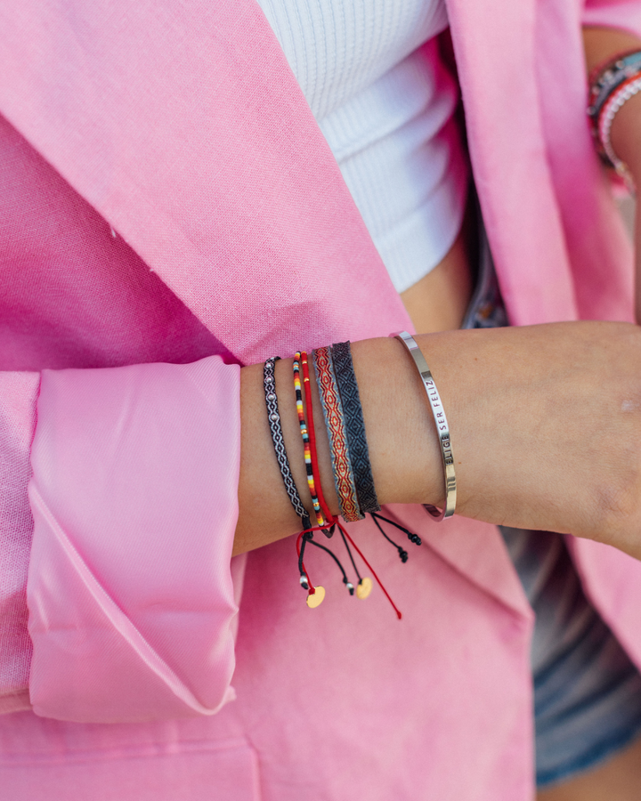 Pulsera Roja con Mostacillas Bañadas en Oro