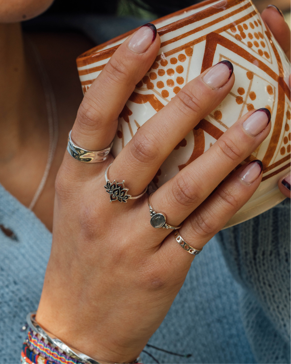 Anillo "Dainty White Lotus"