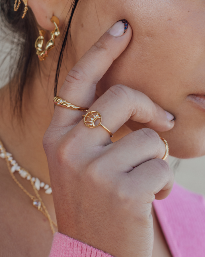 Anillo Torcido con Circones Bañado en Oro - Zazü