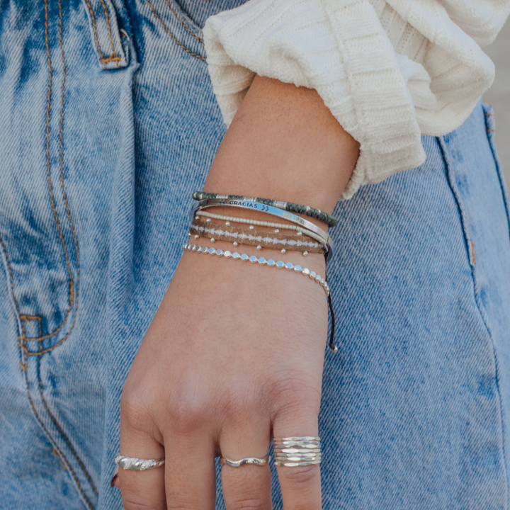 Pulsera Marfil con mostacillas de plata