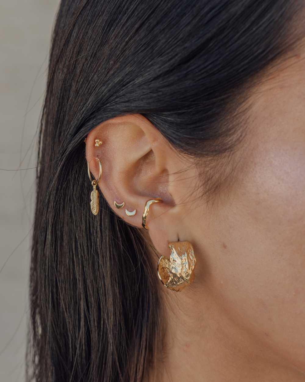 Ear Cuff Ondulado Bañado en Oro