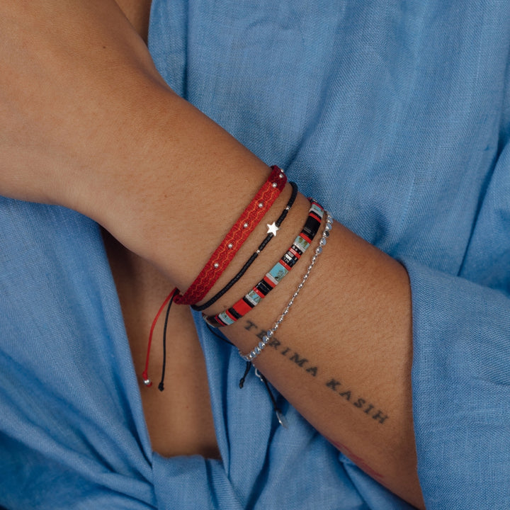 Pulsera Negra con Estrella y Mostacillas de Plata